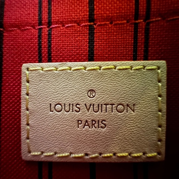 Louis Vuitton Neverfull MM Clutch (Discontinued/ unavailable Pink Lining) - Picture 3 of 7
